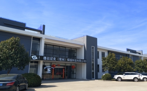 很多超聲波焊接機廠家在賣出機器后被客人工廠車間氣壓不穩定，導致焊接不牢的問題所困擾著。氣壓不穩定也是導致超聲波焊接不牢的重要因素，先新機出廠前都會經過嚴格的內部測試，確定沒有問題后才會正常出貨